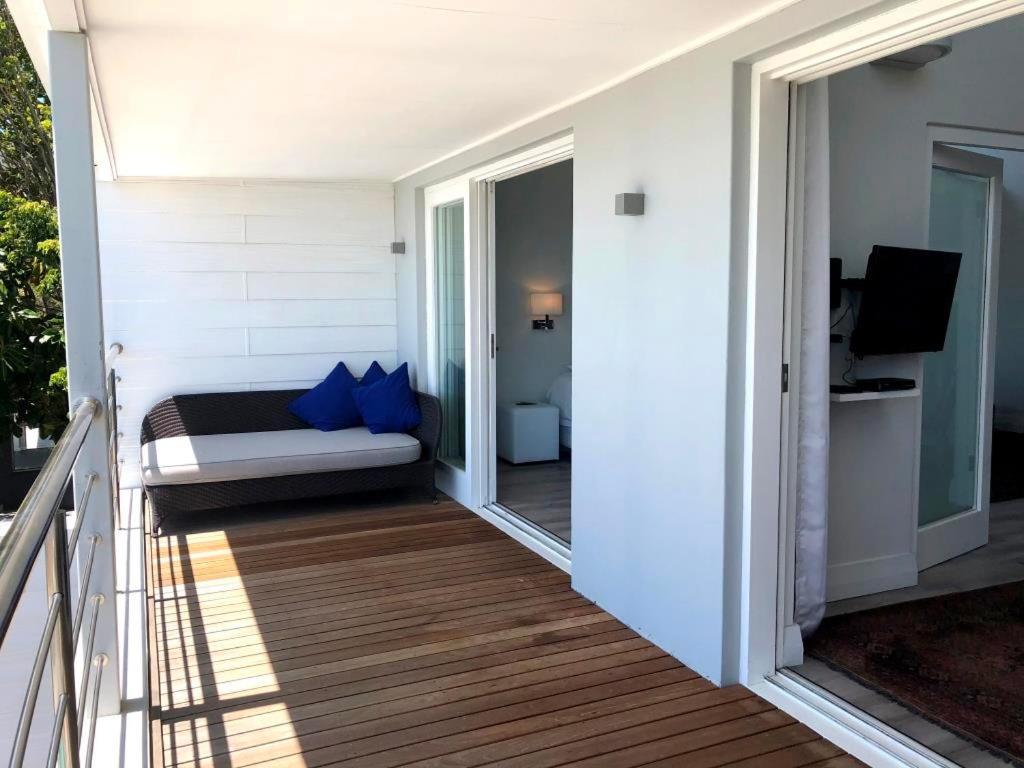Camps Bay Loft With Stunning Mountain And Ocean Views Appartement Kaapstad Buitenkant foto