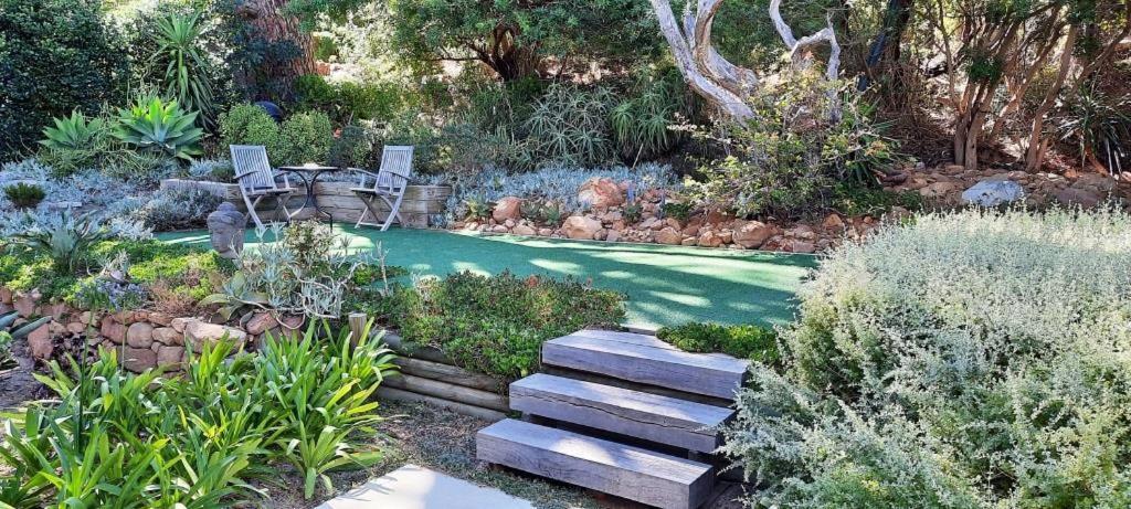 Camps Bay Loft With Stunning Mountain And Ocean Views Appartement Kaapstad Buitenkant foto