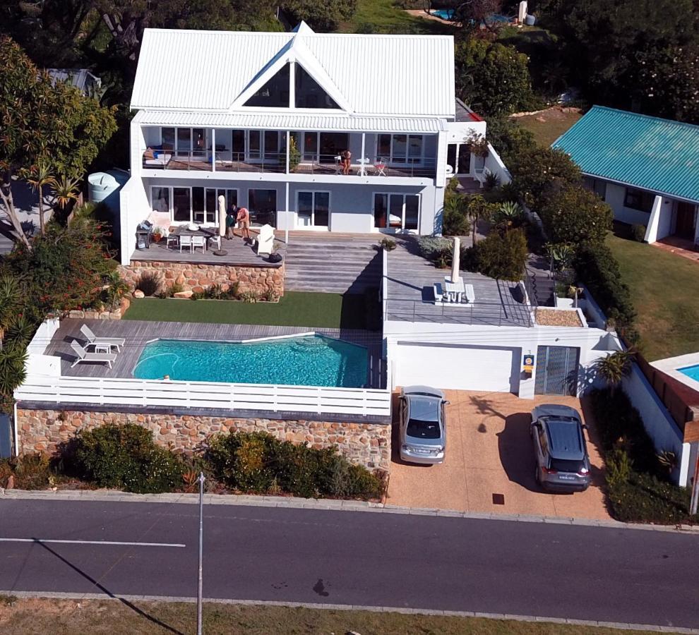 Camps Bay Loft With Stunning Mountain And Ocean Views Appartement Kaapstad Buitenkant foto